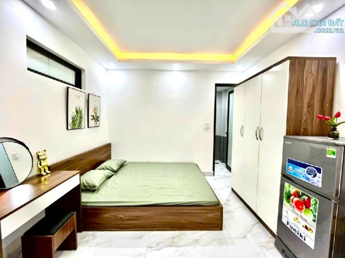 Bán tòa nhà CHDV Thanh Nhàn 100m2 - 3m ra Mặt Phố, Căn góc - 3