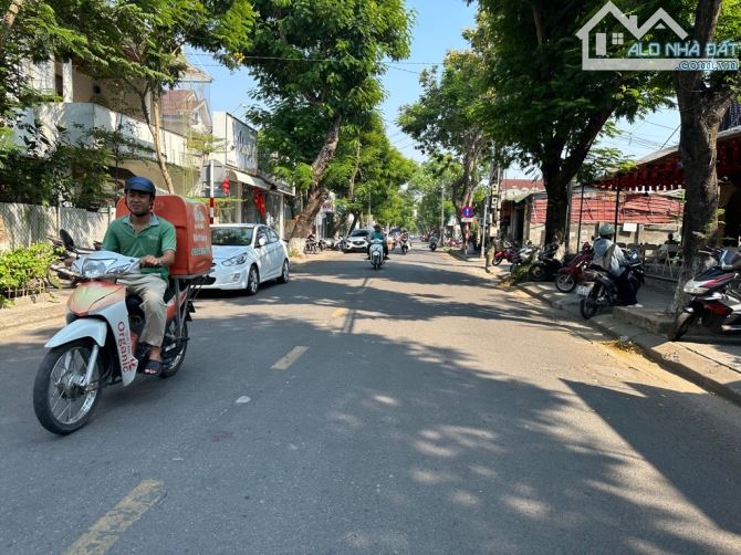 BÁN ĐẤT MẶT TIỀN NGUYỄN TRÃI TẶNG BIỆT THỰ CẤP 4 - CHO THUÊ CÓ DÒNG TIỀN ỔN ĐỊNH - DT 290 - 4