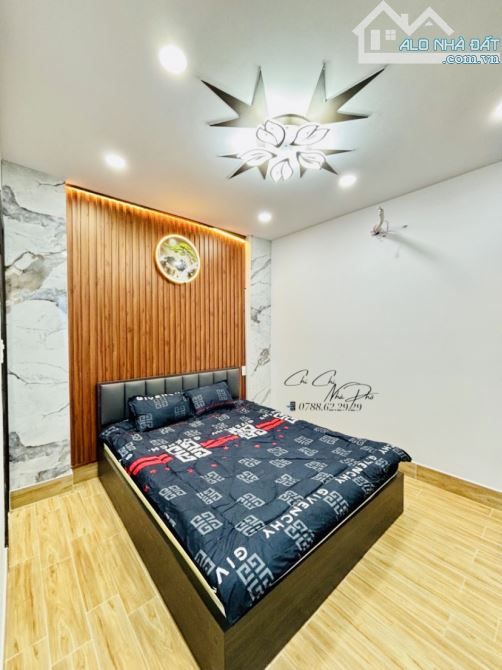 CÔNG VIÊN LÀNG HOA - LÔ GÓC KO LỘ GIỚI - HẺM XE TẢI 1 TRỤC - 3PN - 5TỶ .x - 4