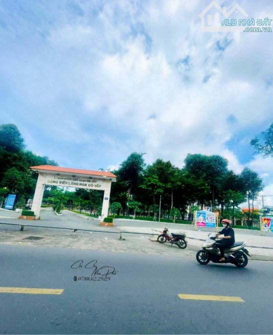 CÔNG VIÊN LÀNG HOA - LÔ GÓC KO LỘ GIỚI - HẺM XE TẢI 1 TRỤC - 3PN - 5TỶ .x - 5