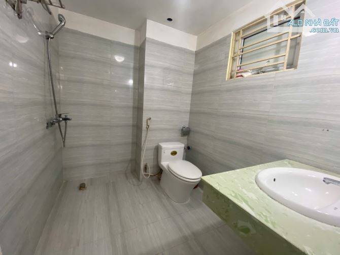 Sát hồ, ngõ thoáng! 6 tầng lô góc phố Trích Sài DT 32m2 MT 5m giá 8.6 tỷ, từ tâng 4 view H - 6