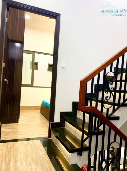 CÔNG VIÊN LÀNG HOA - LÔ GÓC KO LỘ GIỚI - HẺM XE TẢI 1 TRỤC - 3PN - 5TỶ .x - 6
