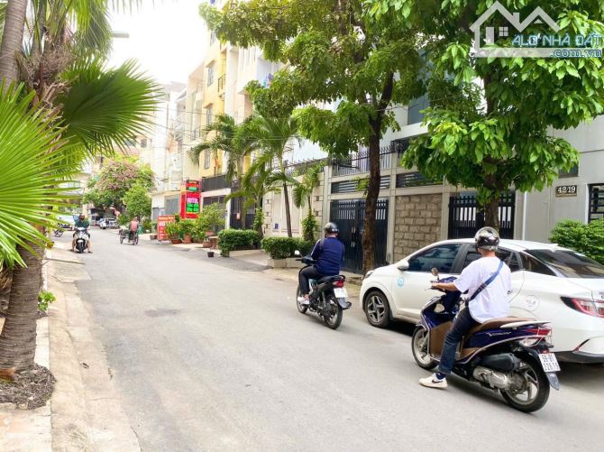 Cho thuê căn hộ ban công view siêu đẹp Trung tâm quận 10 - 6