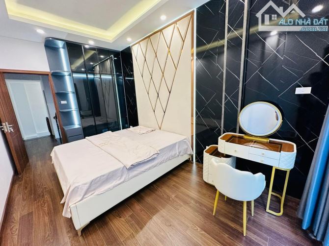 BÁN NHÀ NÚI TRÚC 5 TẦNG, 30M2, 8.7 TỶ BA ĐÌNH, NGÕ THÔNG Ô TÔ - 7