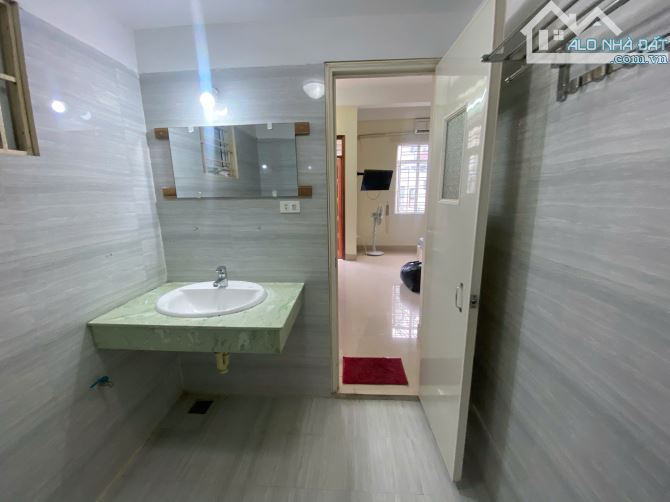 Sát hồ, ngõ thoáng! 6 tầng lô góc phố Trích Sài DT 32m2 MT 5m giá 8.6 tỷ, từ tâng 4 view H - 8