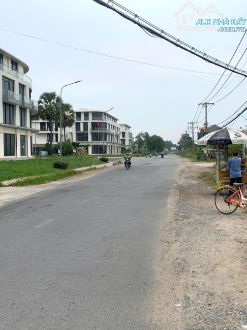 Lô đất Bưng Ông Thoàn phú hữu DT 56m vị trí đẹp