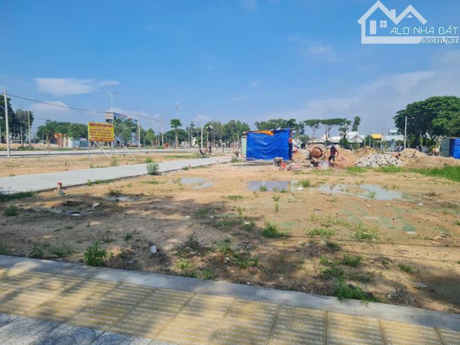 Bán Lô Đất Đối Diện Tái đinh cư Long điền bà Rịa vũng tàu DT : 100m2 giá 1,8 tỷ