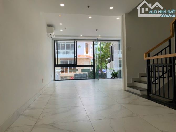 Bán nhà mt đường 20 kdc Him Lam phường Tân Hưng Quận 7 giá 25 dt 5x20