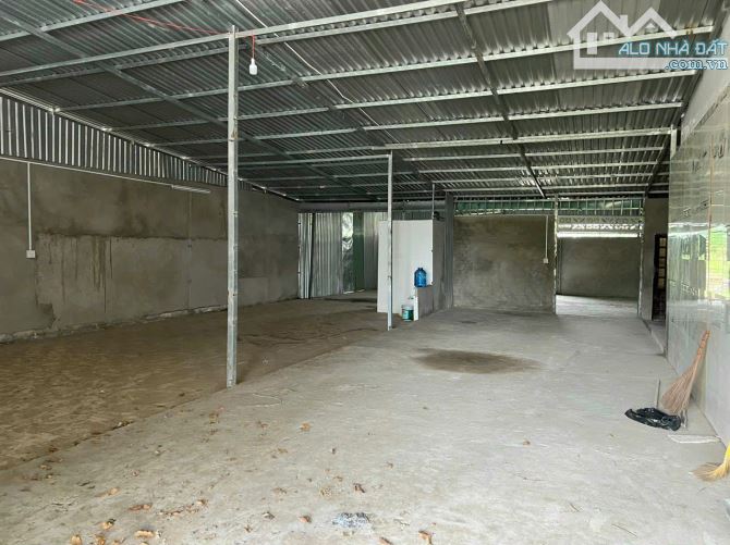 Kho xưởng 300m² mặt tiền ngang 10m đường Võ Văn Kiệt, lộ Container