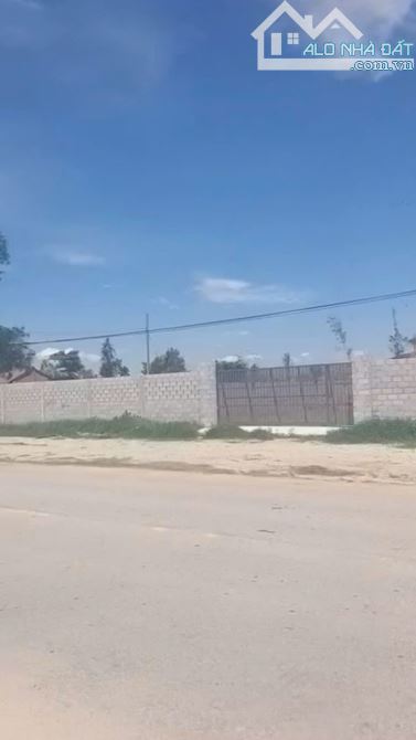 40x53 mặt tiền TL720, tường bao kiên cố, cách nút giao cao tốc 120m.