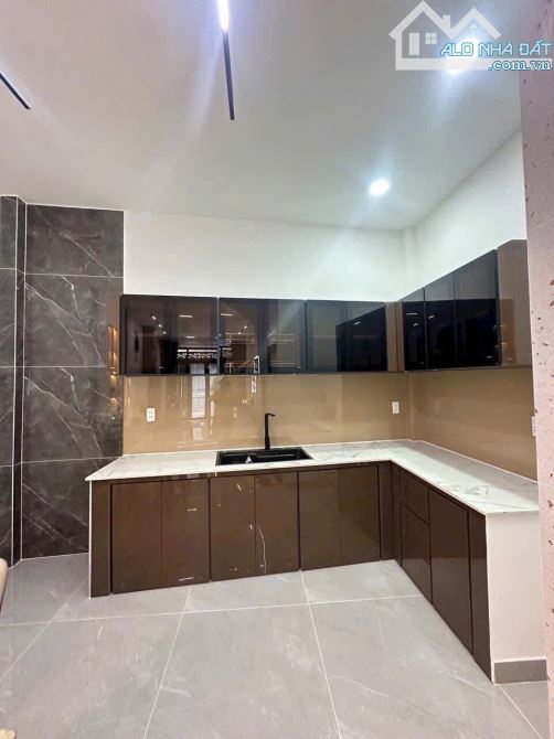 Nhà hẻm thông Hồng Bàng Q11 2Tỷ/40m2 Shr Cạnh Trường cấp 2 Hậu Giang /Chung cư Cây Mai