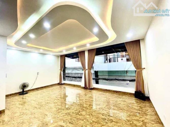 CẦU GIẤY 60m2*7 tầngTHANG MÁY, ôtô vào nhà cực đẹp full nt ở ngay sổ đỏ cc chỉ 16tỷ nhỉnh