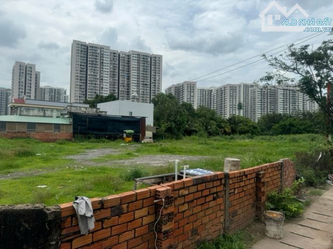 LÔ GÓC DT KHỦNG HƠN 4.000M², NGANG 32M, NGAY VINHOMES GRAND PARK, QUẬN 9 - 1