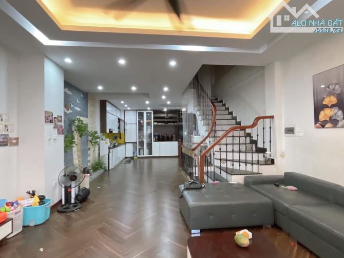 BÁN NHÀ ĐẠI ĐỒNG - HOÀNG MAI- 60M2, 5 TẦNG, MT 5M - PL OTO CHẠY VÒNG QUANH, Ô CHỜ THANG MÁ - 12