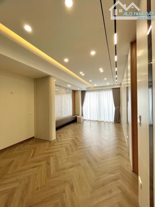 NHÀ LONG BIÊN, MỚI ĐẸP, 50M²*4.5 TẦNG, HƠN 6 TỶ, NGÕ Ô TÔ, THIẾT KẾ HIỆN ĐẠI - 1