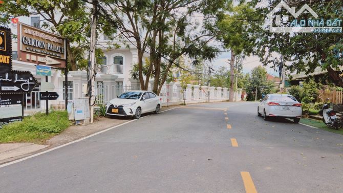 Cần bán Villa Sân Vườn Đẹp Đường Quang Trung Đà Lạt, DT 200m2, có sân vườn gara oto 7 chỗ - 4