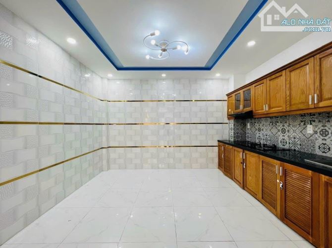 Bán gấp nhà 52m2 Lê Lai, Gò Vấp chỉ 2tỷ250tr. Sổ hồng riêng, đang cho thuê mở spa 15tr/thá - 5