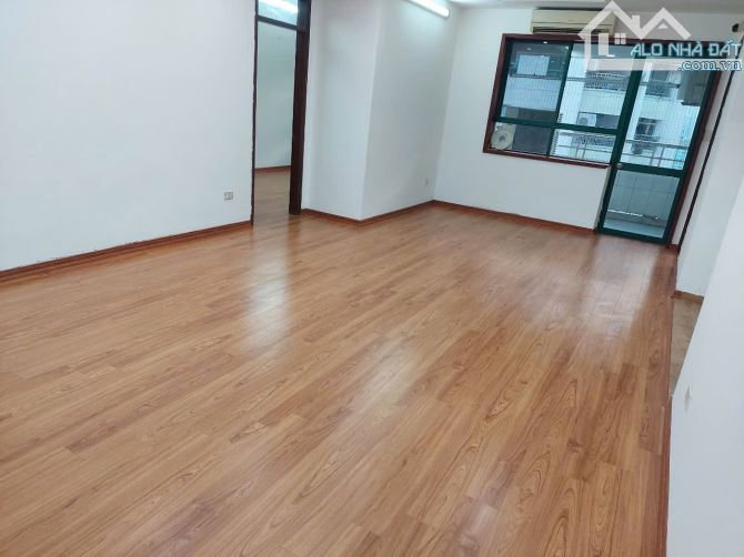 Cho thuê căn hộ cc 17T8 trung hòa nhân chính