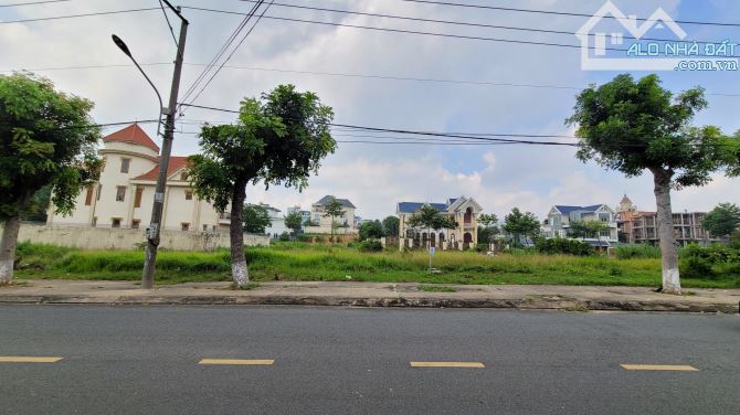 Bán đất biệt thự 16x23m, mặt tiền Huỳnh Thị Tươi p.Tân Bình, thổ cư 100%