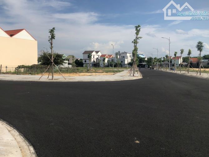 Chỉ 4, x tỷ (x tiểu học) cho lô đất biệt thự ngang 7m, ngay trục đường 15m gần phố cổ Hội