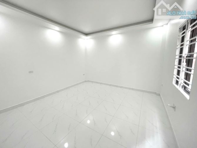 Chỉ hơn 2 tỷ xíu nhà 60,7m2 lô góc 3 tầng ngay trung tâm Sở Dầu Hồng Bàng, đường 2,4m