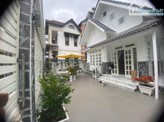 BÁN GẤP CĂN BIỆT THỰ THUẬN TIỆN NGHĨ DƯỠNG TẠI TRUNG TÂM CÔ GIANG P9 ĐÀ LẠT