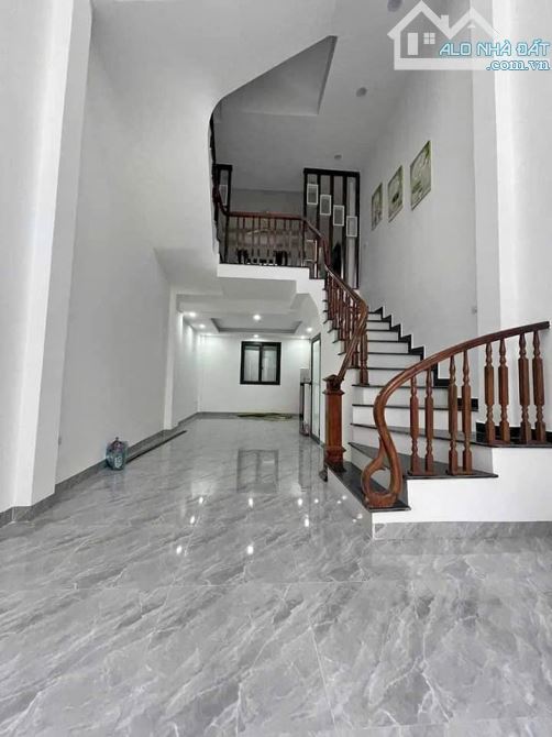 BÁN NHÀ NGUYỄN KHANG 40M2 - GIÁ NHỈNH 6 TỶ - NGÕ THÔNG GẦN PHỐ - 20M Ô TÔ ĐỖ - LÔ GÓC