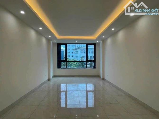 Mặt phố Hoàng Văn Thái, 8 tầng thang máy, 70m2, chỉ 27,5 tỷ