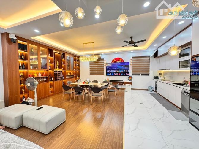 Tân Mai - Nhà đẹp lung linh - 93m*5T, Mt 7m - 15.2 Tỷ - 15m ra oto