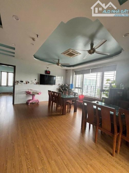 Nhà 5 tầng- 53m2- thang máy- gara ô tô- Đàm Quang Trung- Ngọc Thuỵ- Long Biên- Giá 8.9 tỷ - 2