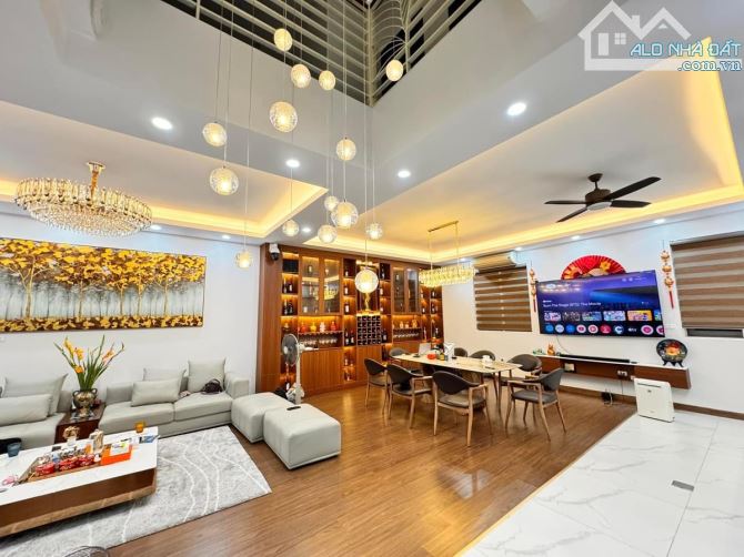 Tân Mai - Nhà đẹp lung linh - 93m*5T, Mt 7m - 15.2 Tỷ - 15m ra oto - 1