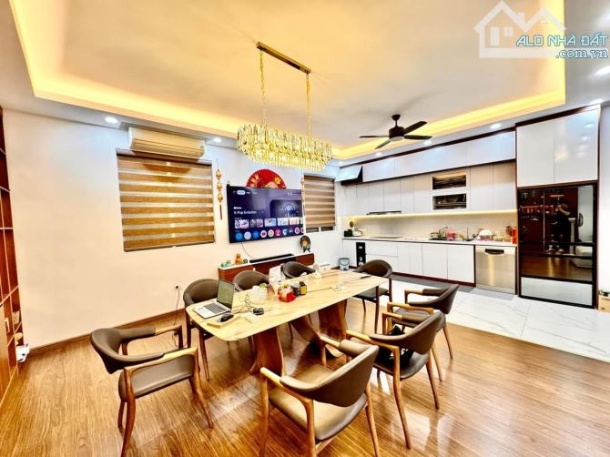 Tân Mai - Nhà đẹp lung linh - 93m*5T, Mt 7m - 15.2 Tỷ - 15m ra oto - 2