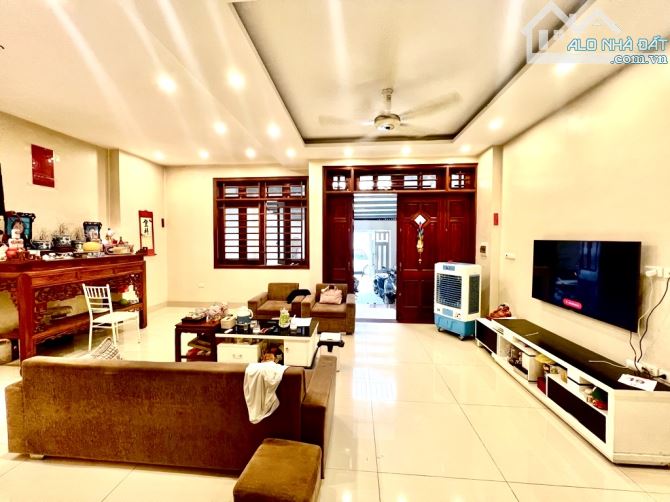 Bán BIỆT THỰ Thạch Bàn 140m2-Mt 6.5m-CỰC HIẾM-OTO TRÁNH-KINH DOANH-FULL NỘI THẤT-19.5 tỷ - 4