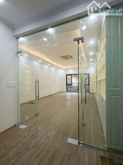 NHÀ ĐẸP LẠC LONG QUÂN - NGÕ THÔNG ~100m2 - 7 CHỖ VÀO NHÀ - 2 THOÁNG - TẶNG NT - 17.7 TỈ - 7