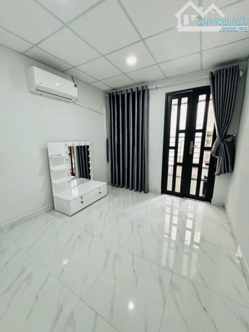 Bán nhà sát Trần Đình Xu Quận 1, 30m2, dọn vào ở ngay, chỉ hơn 3 tỷ