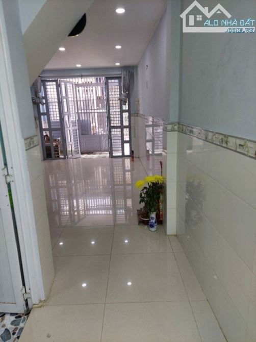 Bán nhà Cao Bá Nhạ, Quận 1, 30m2, cực ngon, sát mặt tiền, chỉ 3 tỷ X - 3