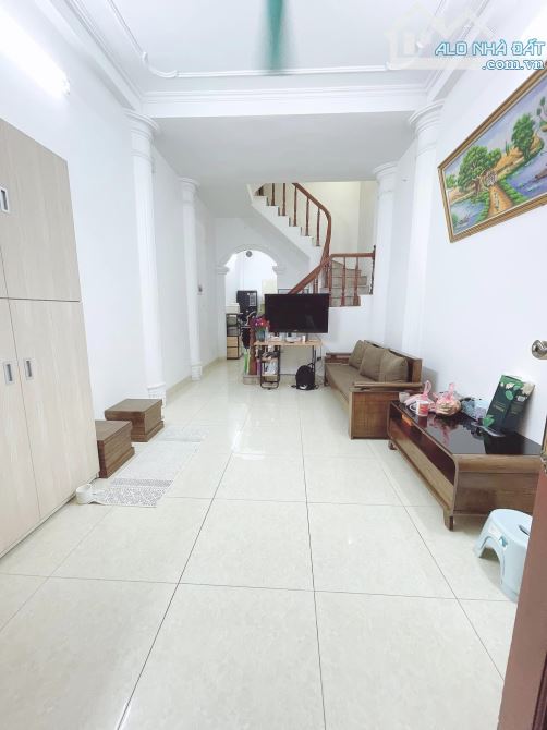 BÁN NHÀ 45m2 – GIÁ 9.3 TỶ – KHÚC THỪA DỤ, CẦU GIẤY