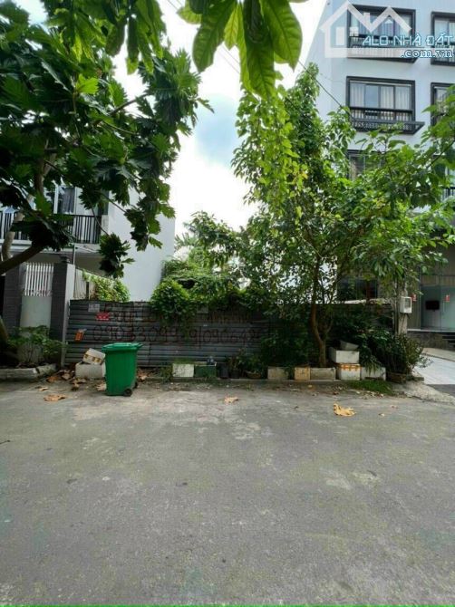 Bán đất xây Biệt thự sân vườn hồ bơi khu VIP Nguyễn Văn Hưởng,Thảo Điền,Quận 2 giá 52 Tỷ