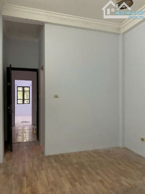 Nhà Tư Đình, Long Biên, 50m2, Nhà 4 tầng dân xây, MT 3.8m, Ô tô đổ cách 10m, giá 8.25 tỷ