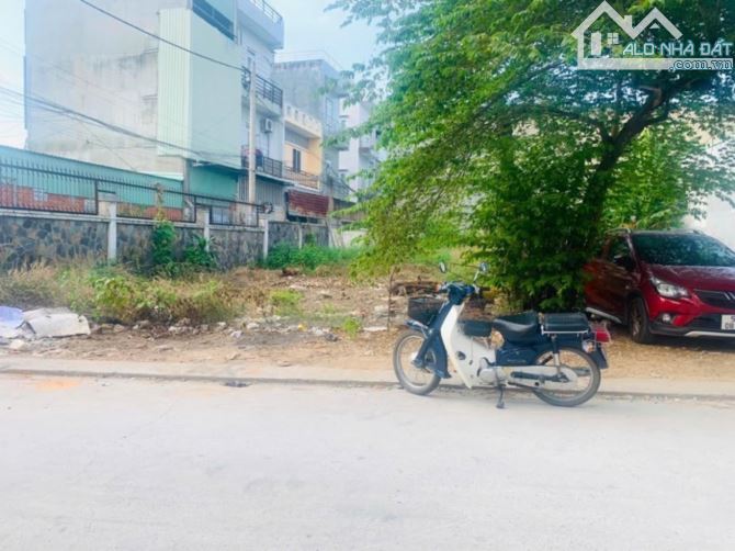 BÁN ĐẤT ĐẸP, MẶT TIỀN ĐƯỜNG 6M, DT 346M2, NGAY CỔNG TRƯỜNG THCS HIỆP PHÚ