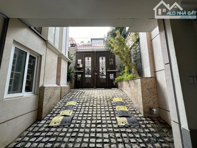 Biệt thự mặt tiền kề Phan Xích Long Phú Nhuận 5 tầng 8*18 vuông - 1