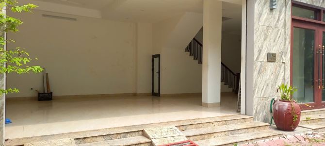 Cho thuê nhà khu đô thị Văn Phú Hà Đông, dt 90m x 4T, lô góc mặt tiền rộng nhà đẹp giá 24t - 1