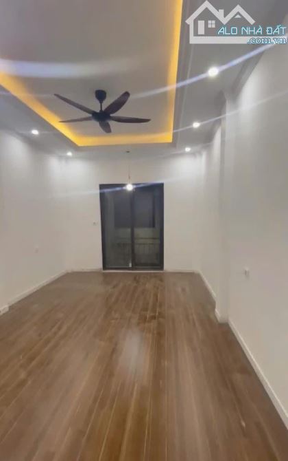 Cần bán gấp nhà Sài Đồng 70m2 x 7 tầng x MT 4m - 1