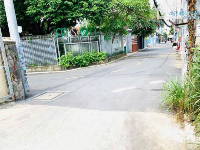 BÁN ĐẤT ĐẸP, MẶT TIỀN ĐƯỜNG 6M, DT 346M2, NGAY CỔNG TRƯỜNG THCS HIỆP PHÚ - 1