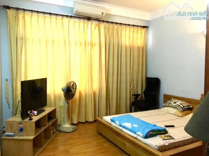 Bánh nhà 3 tầng 72m2 Hai Bà Trưng, 30m ra phố, MT gần 5m - 2