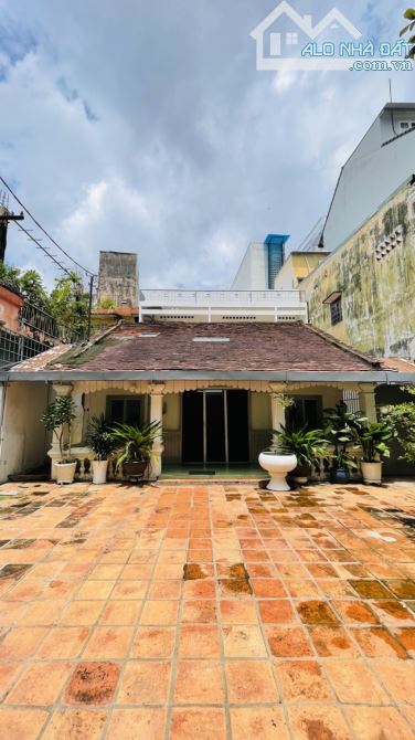 Gấp bán nhà Quận 1, dt 240m2 giá 70 tỷ, ô tô thông Mt Tôn Thất Tùng. - 5