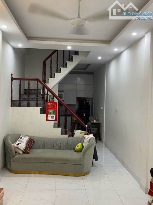 Nhà Trần Quốc Vượng, Q.Cầu Giấy, dt 40m, 4 tầng, giá 8,9 tỷ