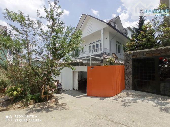 Cần bán biệt thự đường Quang Trung, p9, tp Đà Lạt. 200m² 3 tầg, 6phog, 16ty