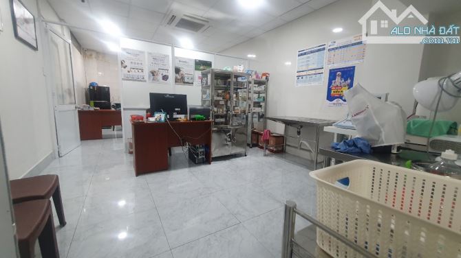 Cho thuê nhà 1T4L, mặt tiền kinh doanh Đường Cách Mạng Tháng 8, ngay chợ Biên Hoà.