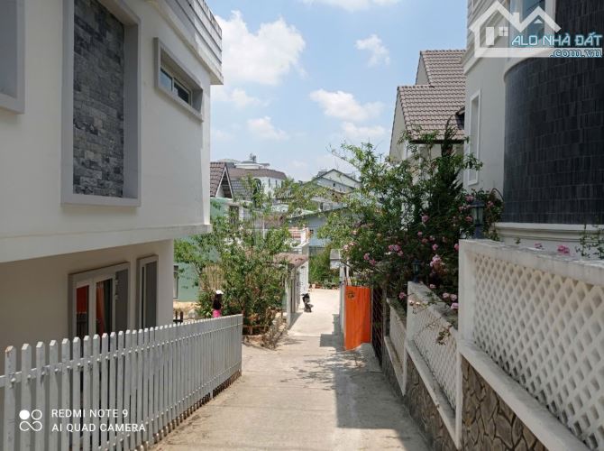 Cần bán biệt thự đường Quang Trung, p9, tp Đà Lạt. 200m² 3 tầg, 6phog, 16ty - 10